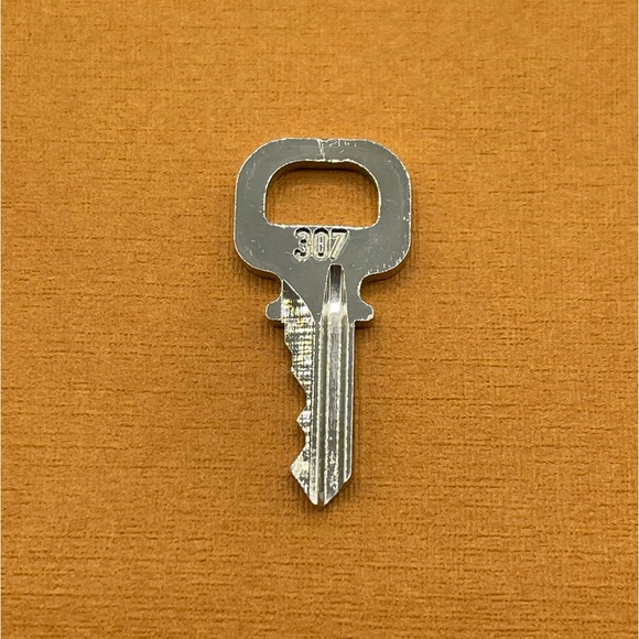 Louis Vuitton Silver Tone Cadena Key #307 For Speedy Alma Lock LV - Picture 2 of 10